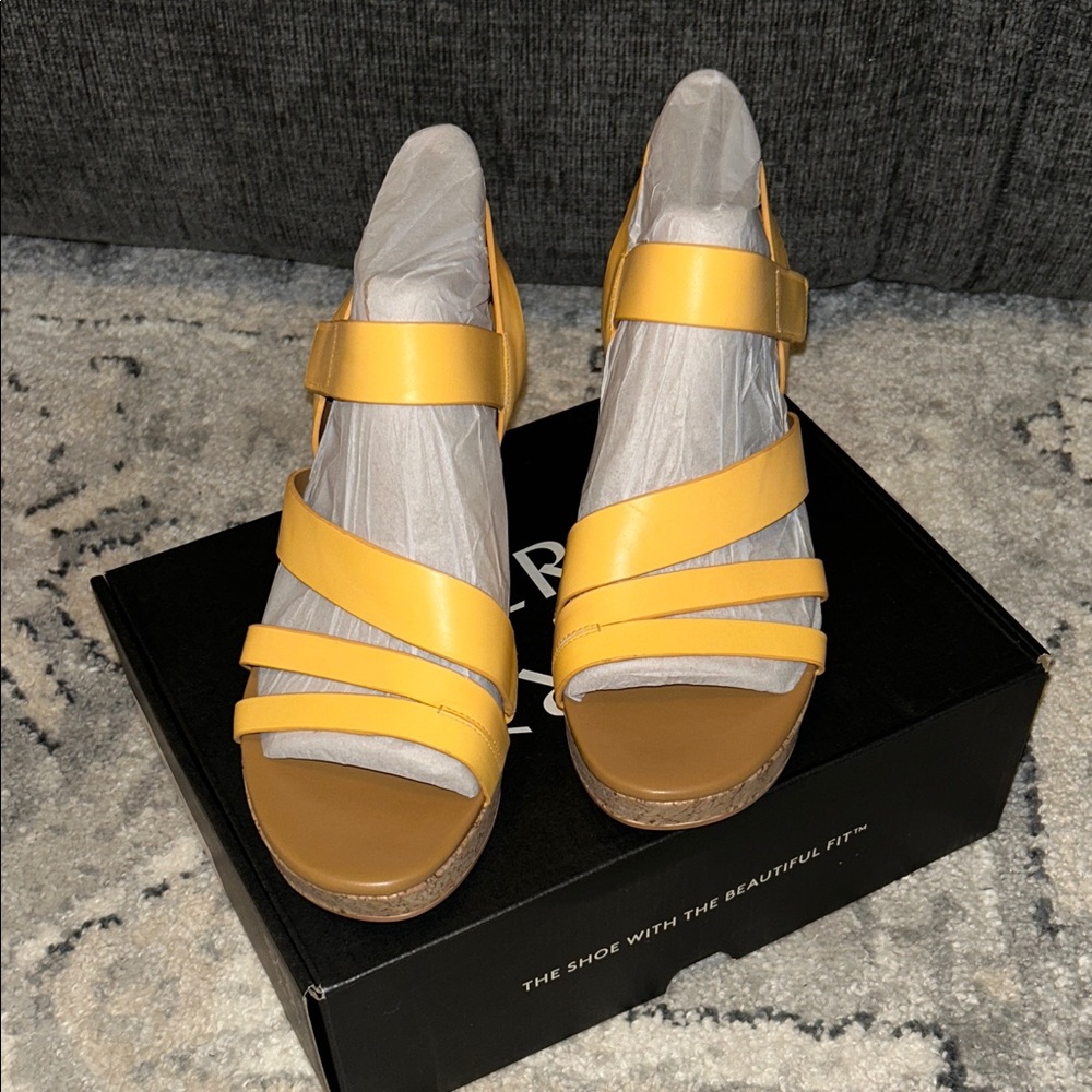 Naturalizer Daffodil Lea Wedge Sandals